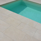 Kalkstein Poolrand