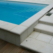 Kalkstein Schwimmbadumrandung