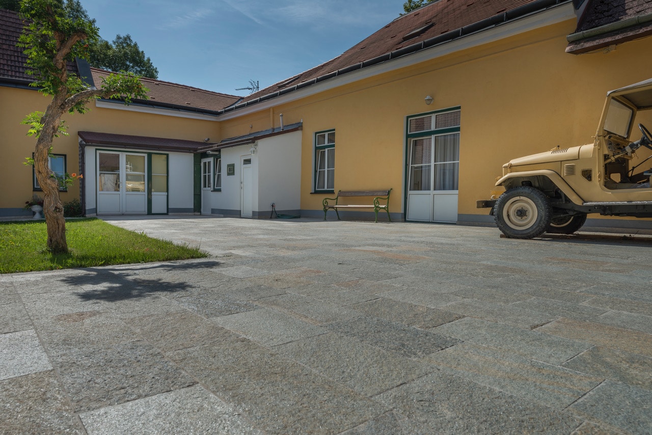 TERRASSENBODEN GNEIS SPALTRAU – 3