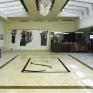 Levante Crema geschliffen mit Fries und Monogramm