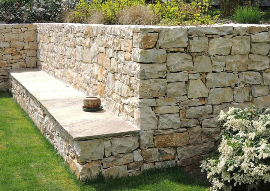 Bruchsteinmauer freistehend