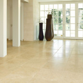 Eingangshalle Levante Crema antik