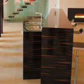 Kamin und Bar Natursteinboden