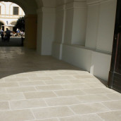 Stein aussen Schlosshof