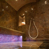 Luxus Badezimmer mit Dampfkammer