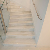 Steintreppe hell innen