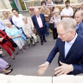 Steinexperte Thomas Schubert zeigt Massivmauern