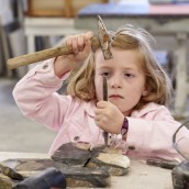 Kinder können selbst hämmern und meißeln