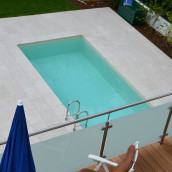 Naturstein Terrasse mit Pool