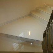 Edle Steintreppe wunderschön verlegt