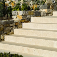 Blockstufen Kalkstein Levante Crema sandgestrahlt-4