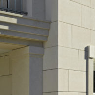 Fassadendetail mit Kalkstein gestockt