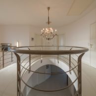 haus am stadtrand mit levante crema rosa referenz1