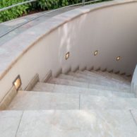 haus am stadtrand mit levante crema rosa referenz15
