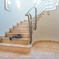 haus am stadtrand mit levante crema rosa referenz16