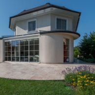 haus am stadtrand mit levante crema rosa referenz7
