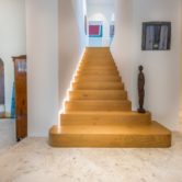 Landhaus mit Edeltravertin und Schlossdielen