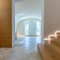 Landhaus mit Edeltravertin und Schlossdielen