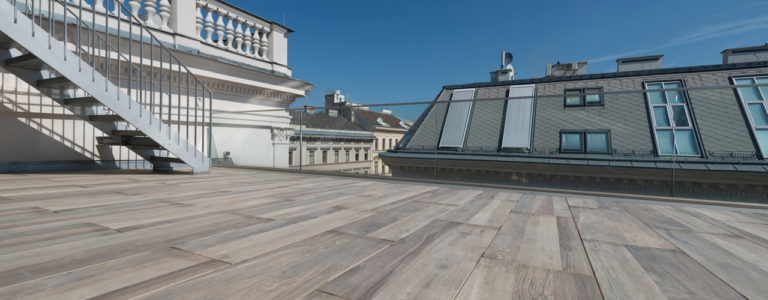 Feinsteinzeug in Holzoptik auf Dachterrasse