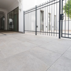 Zinshaus Wien Innenhof und Durchfahrt mit Technostein 2cm – 05