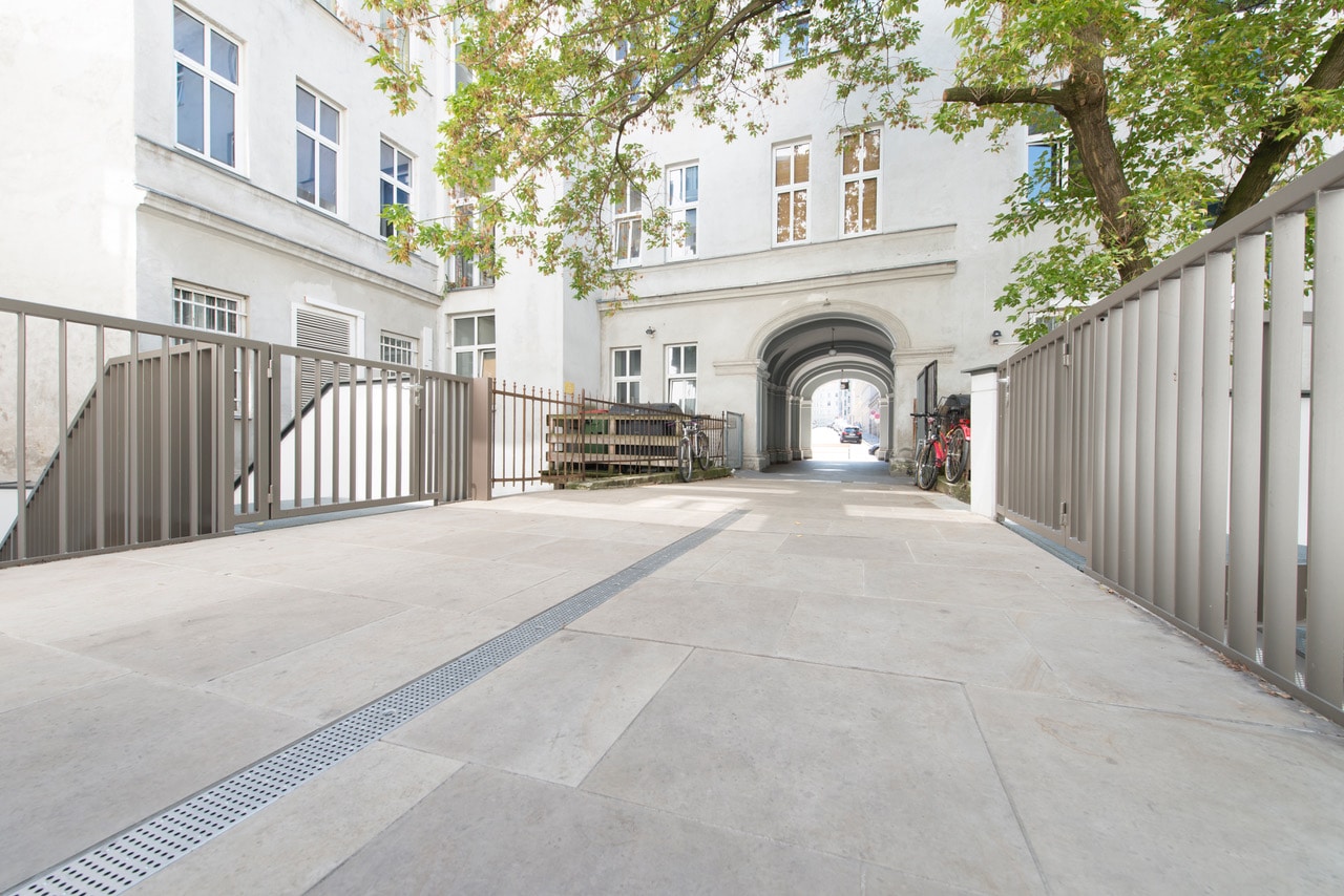 Zinshaus Wien Innenhof und Durchfahrt mit Technostein 2cm – 07