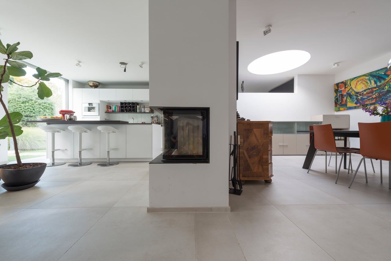 Modernes Haus mit Technostein innen und außen – 06