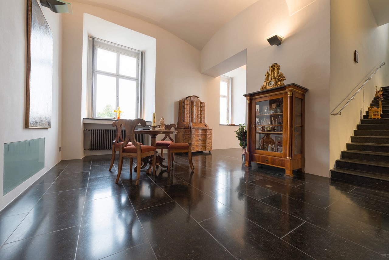 Stift Admont mit dunklem Kalksteinboden – 16