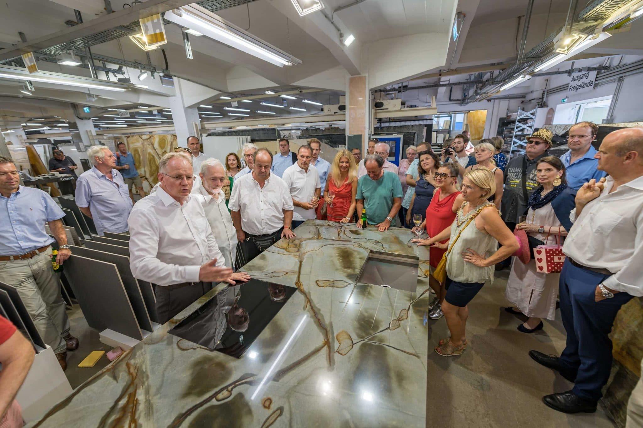Naturstein Steinplatte als Arbeitsplatte bei SCHUBERT STONE