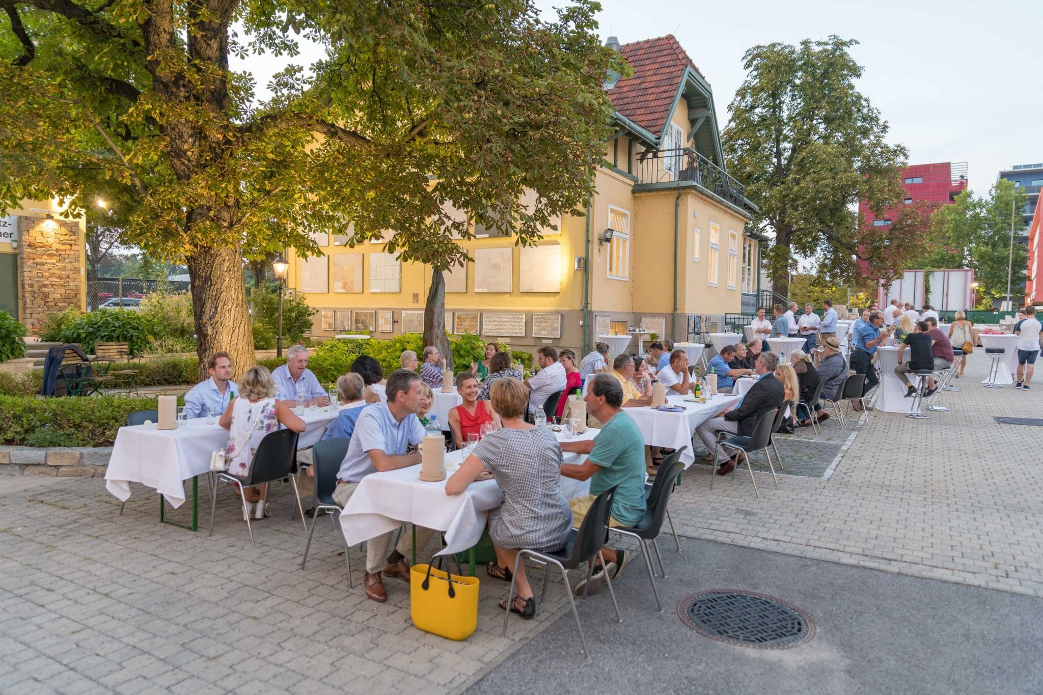 Event auf der Steinplatten Ausstellung im Steinzentrum SCHUBERT STONE