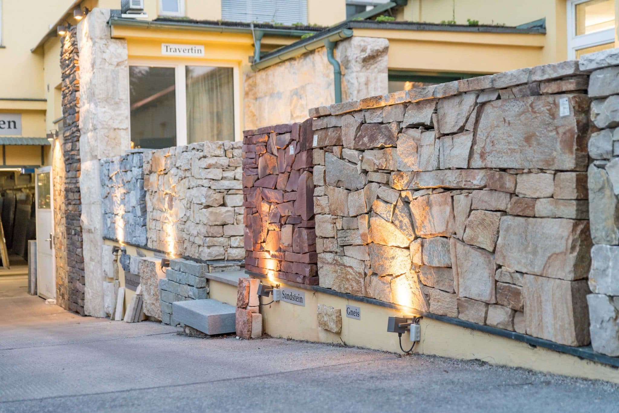 Steinwand Ausstellung im Steinzentrum SCHUBERT STONE Wien