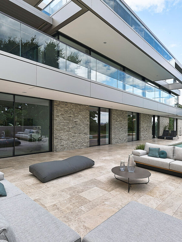 Luxus Terrasse mit Naturstein in Wien